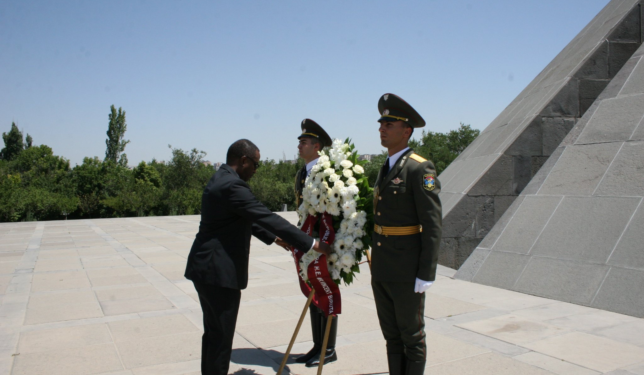 Minister of Foreign Affairs of Rwanda visited Armenian Genocide Memorial