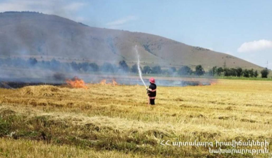 Օձուն-Արևածագ ավտոճանապարհին այրվել են հնձած ցորենի դաշտեր