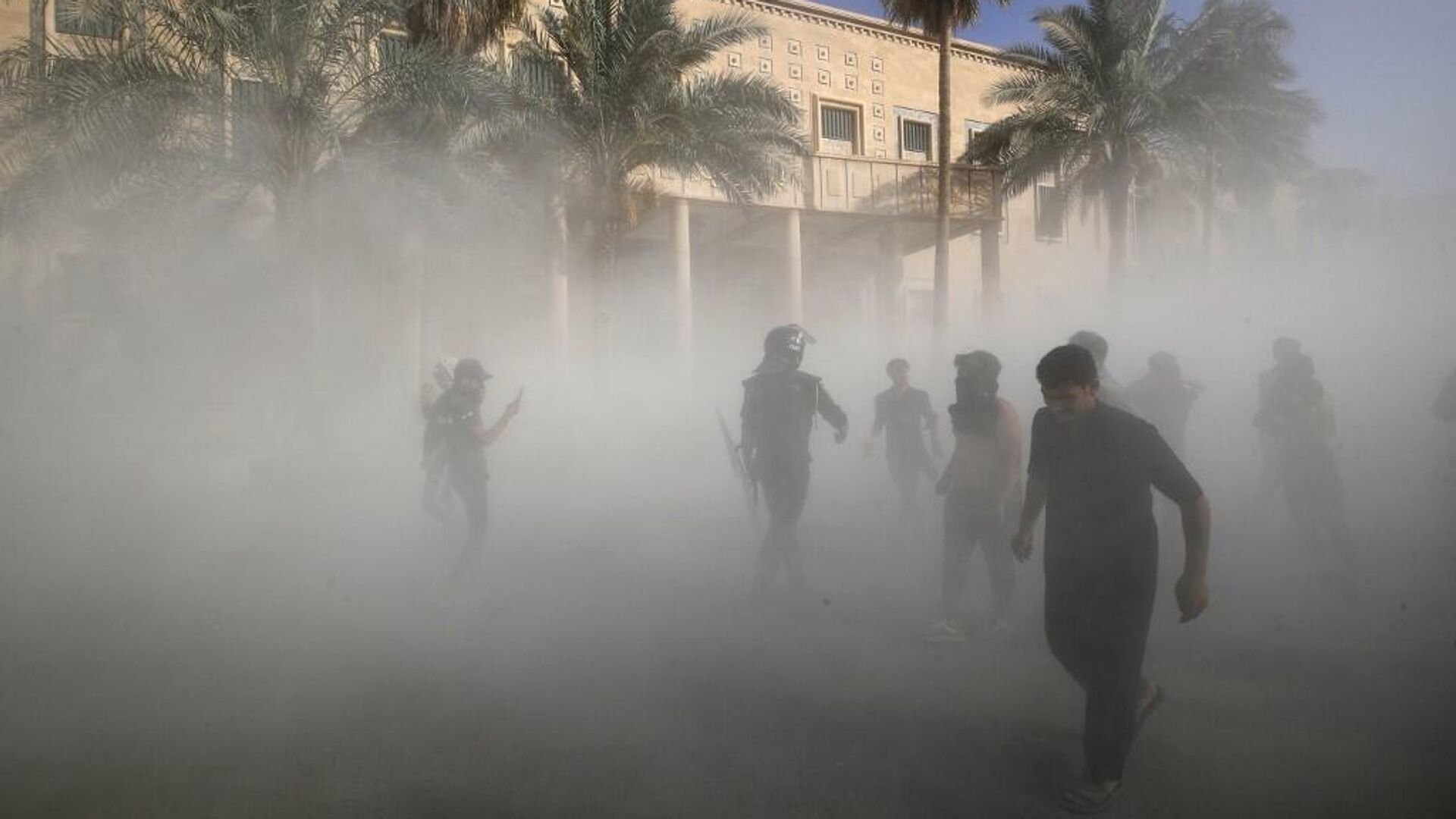 Clashes continue near Baghdad parliament