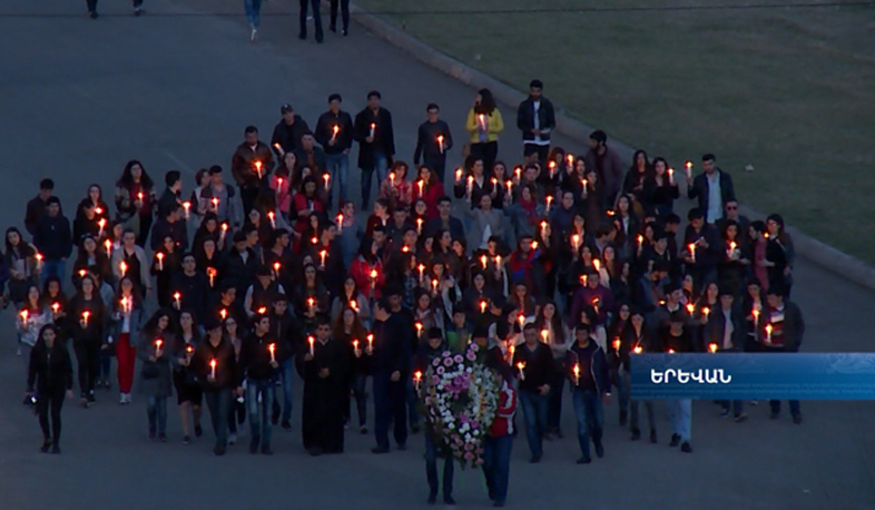 Students march to Yerablur to commemorate fallen soldiers of April war