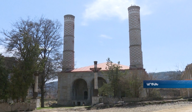 Baku demolishes a mosque, while Artsakh restores an Islamic cultural heritage in Shushi