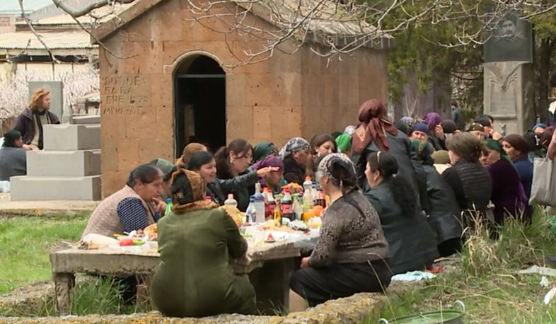 Yezidis celebrate New Year - Malake Taus