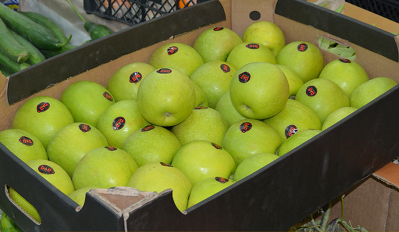 Azerbaijani apple sale banned in Armenia