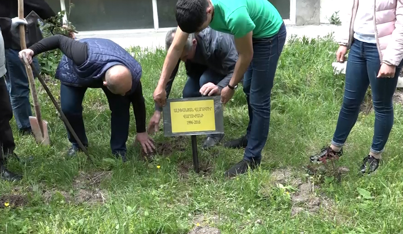 120 roses planted in memory of April war heroes