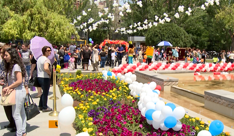 Children's holiday at Parliament courtyard