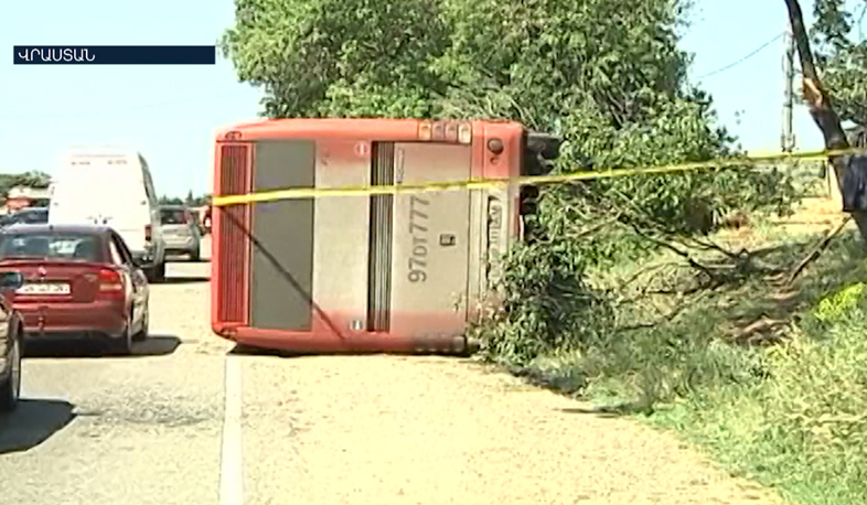 First aid to the victims of Yerevan-Moscow bus crash