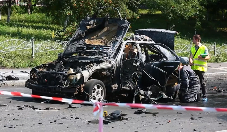 Mercedes burnt in Kiev center