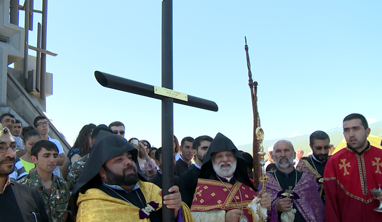 1717th symbolic cross added to Saint Cross monument