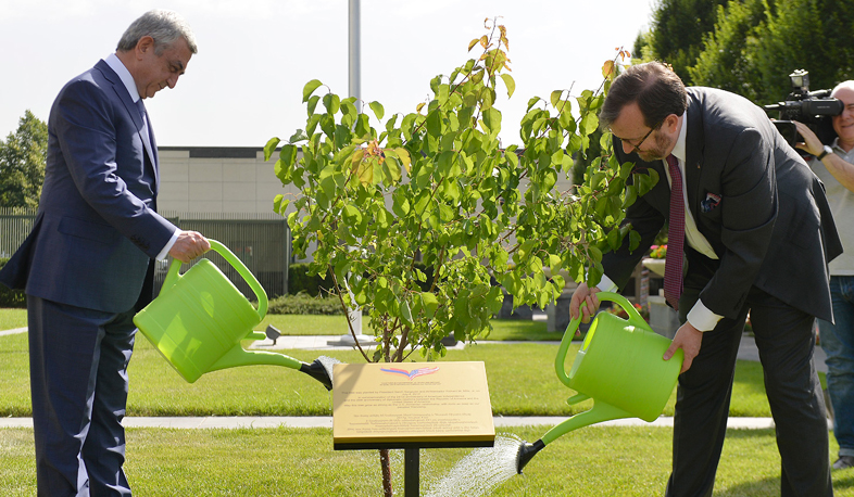 RA President and US Ambassador planted apricot tree for Independence Day