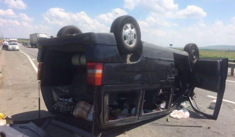 Yerevan-Anapa bus turns over; no victims