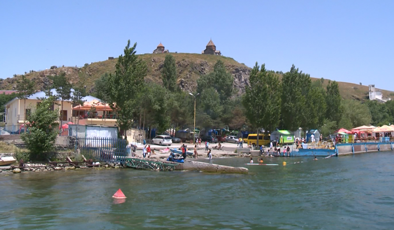 Summer swimming season opens in Sevan