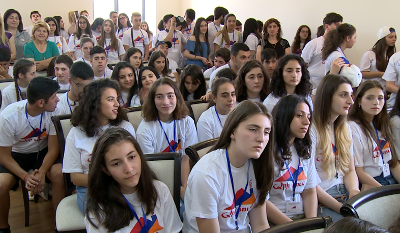 Four hundred children from 17 countries in Armenia