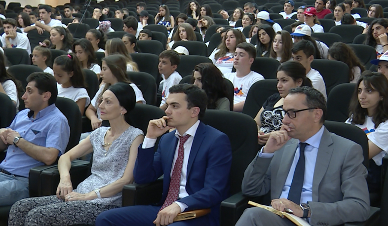 “Ari Tun”: diaspora teenagers hosted in Defence Ministry