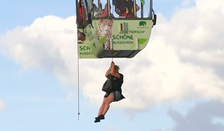 Passengers rescued from dangling cable car in Cologne