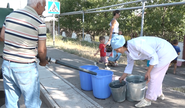 Water sellers in Karakert