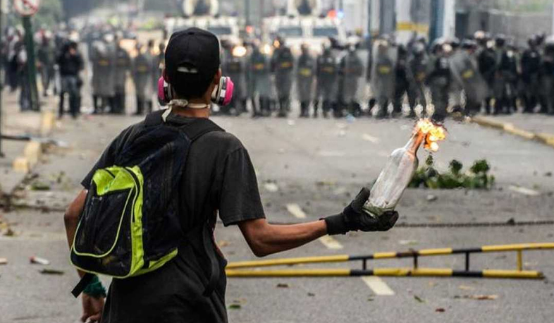 Military coup attempt fails in Venezuela