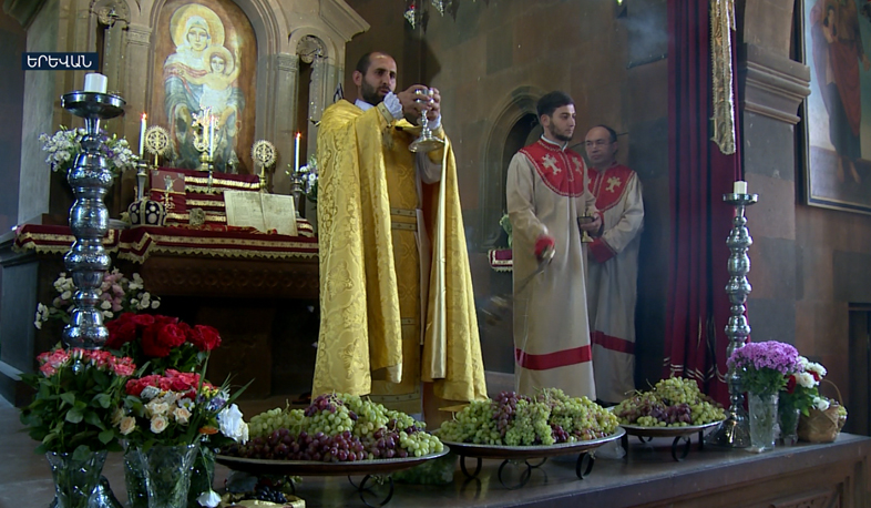 Assumption of Mary mass with grape blessing ceremony