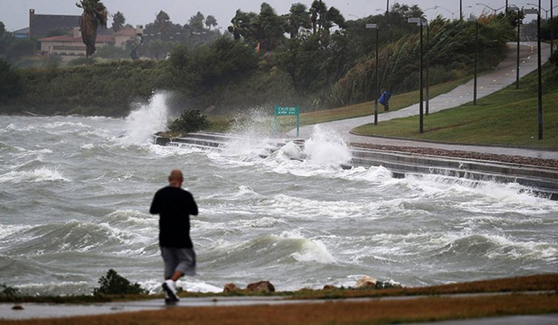 Hurricane Harvey rages in Texas