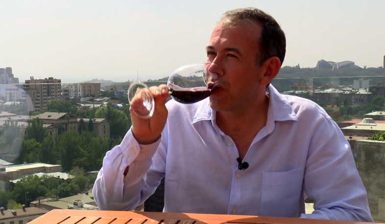 Famous sommelier tastes Armenian wine