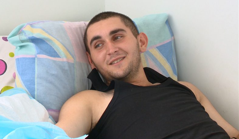 Soldier Davit Nazaryan will soon move his hand