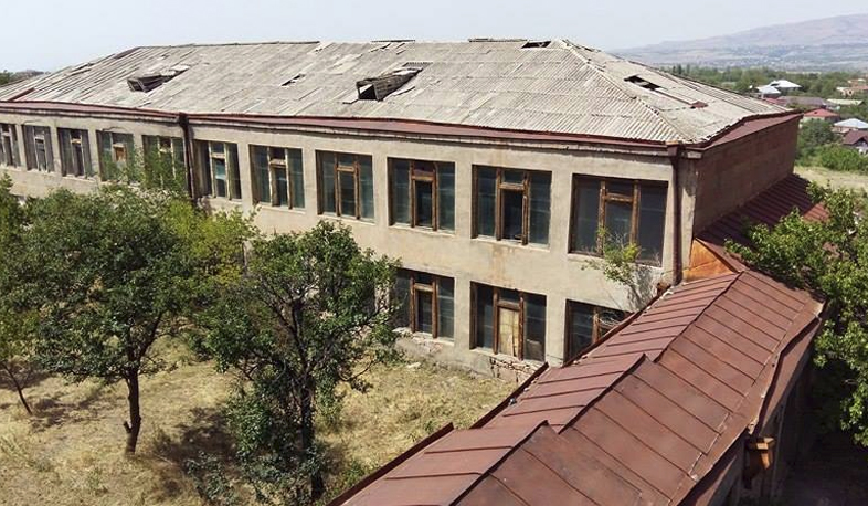 Open-ended student strike in Ashtarak school after V. Petrsoyan