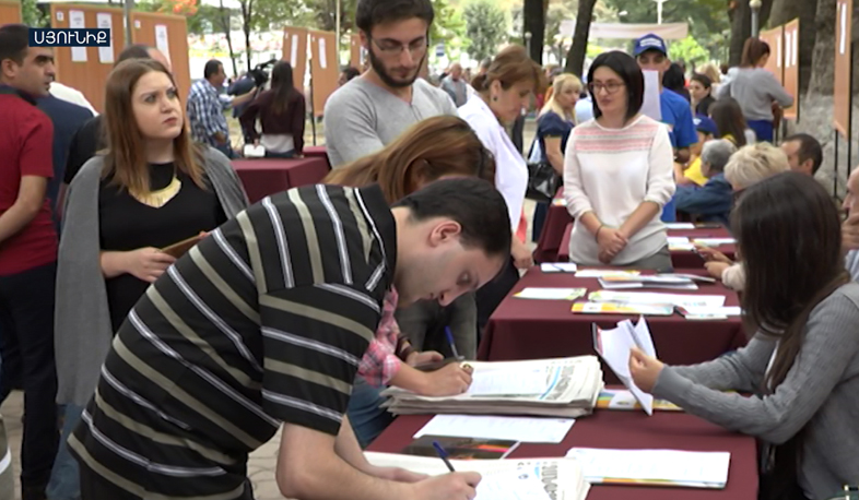 1464 people looking for job and 27 employees meet in Kapan