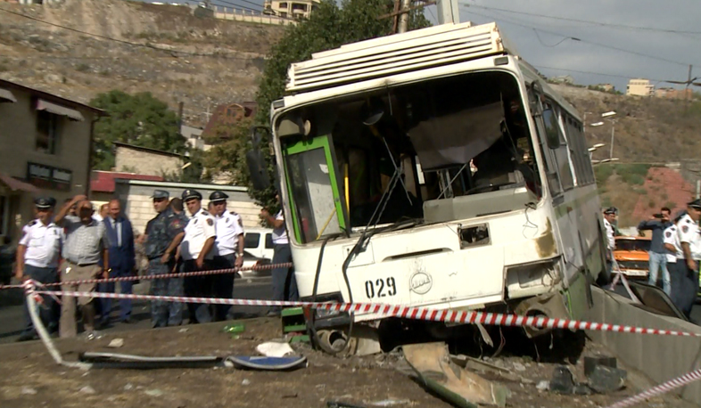 Trolleybus crashes into passenger vehicle in Yerevan