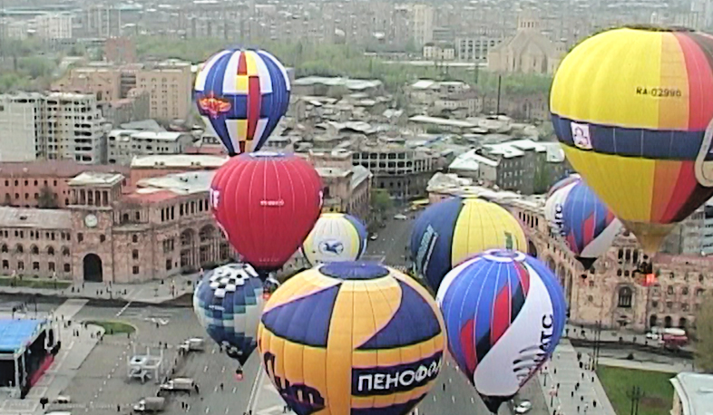 14 hot air balloons in Yerevan sky on October 14