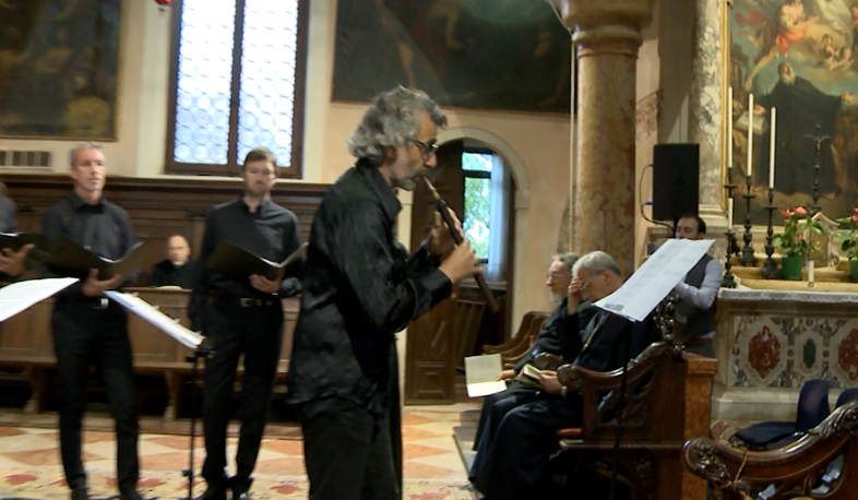 Aram Ipekdjian’s duduk sounds in main catholic sanctuary