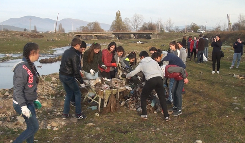 Multi-national garbage disposal in Gyulagarak