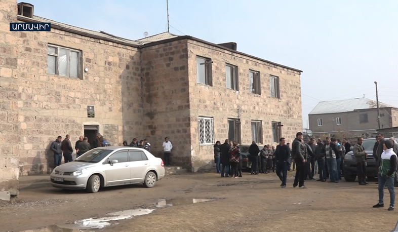 Studying in cold and ramshackle Jrarbi school becomes impossible