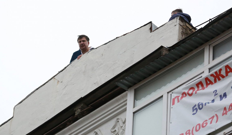 Saakashvili threatens to jump off the roof