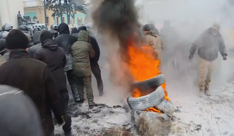 More clashes in Ukraine