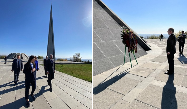 Yunanıstan xarici işlər nazirinin müavini Erməni Soyqırımı Memorialını ziyarət edib