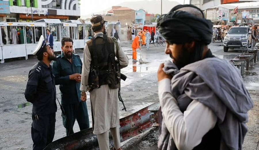 Blast in Kabul hits bus carrying Taliban admin. employees, injures seven