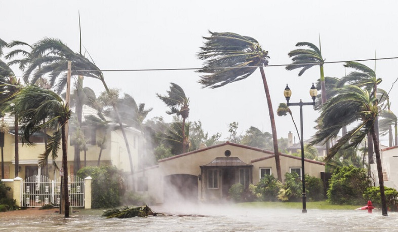 At least 4 dead in Florida’s hurricane