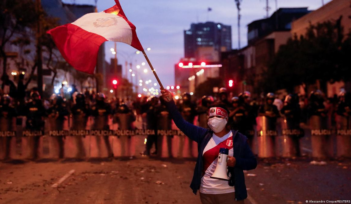 Clashes break out in Peru as protesters demand election