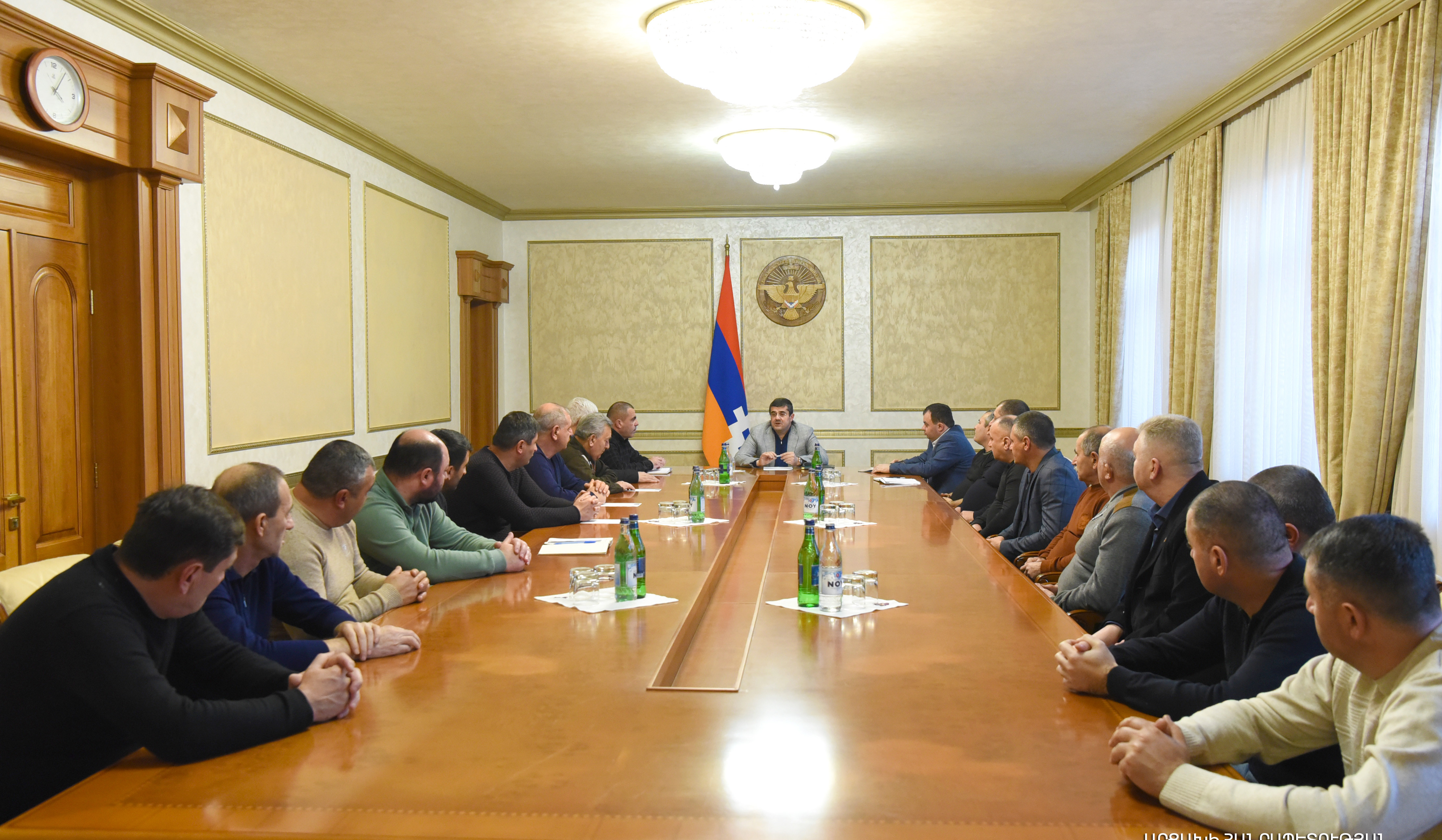 Arayik Harutyunyan and members of Artsakh reserve army officers' union discussed military-political and humanitarian situation created in country