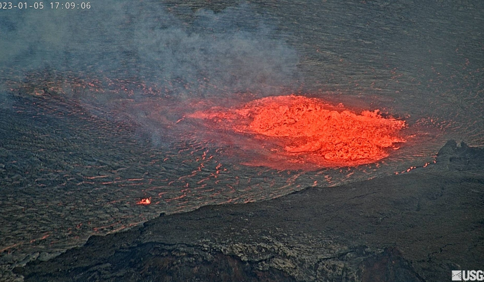 Hawaii's Kilauea volcano eruption resumes, alert level raised: USGS