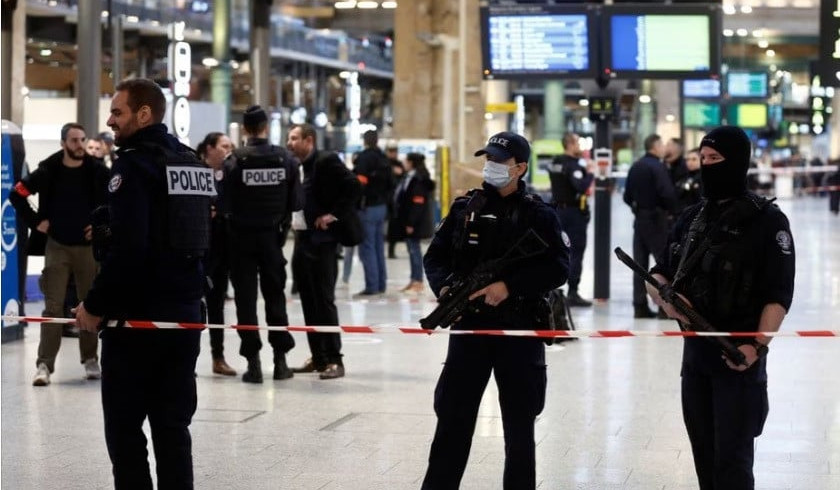 Man with knife wounds several at Paris Gare du Nord station