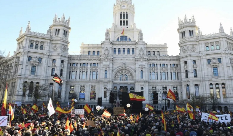 Thousands protest in Madrid against Spanish government