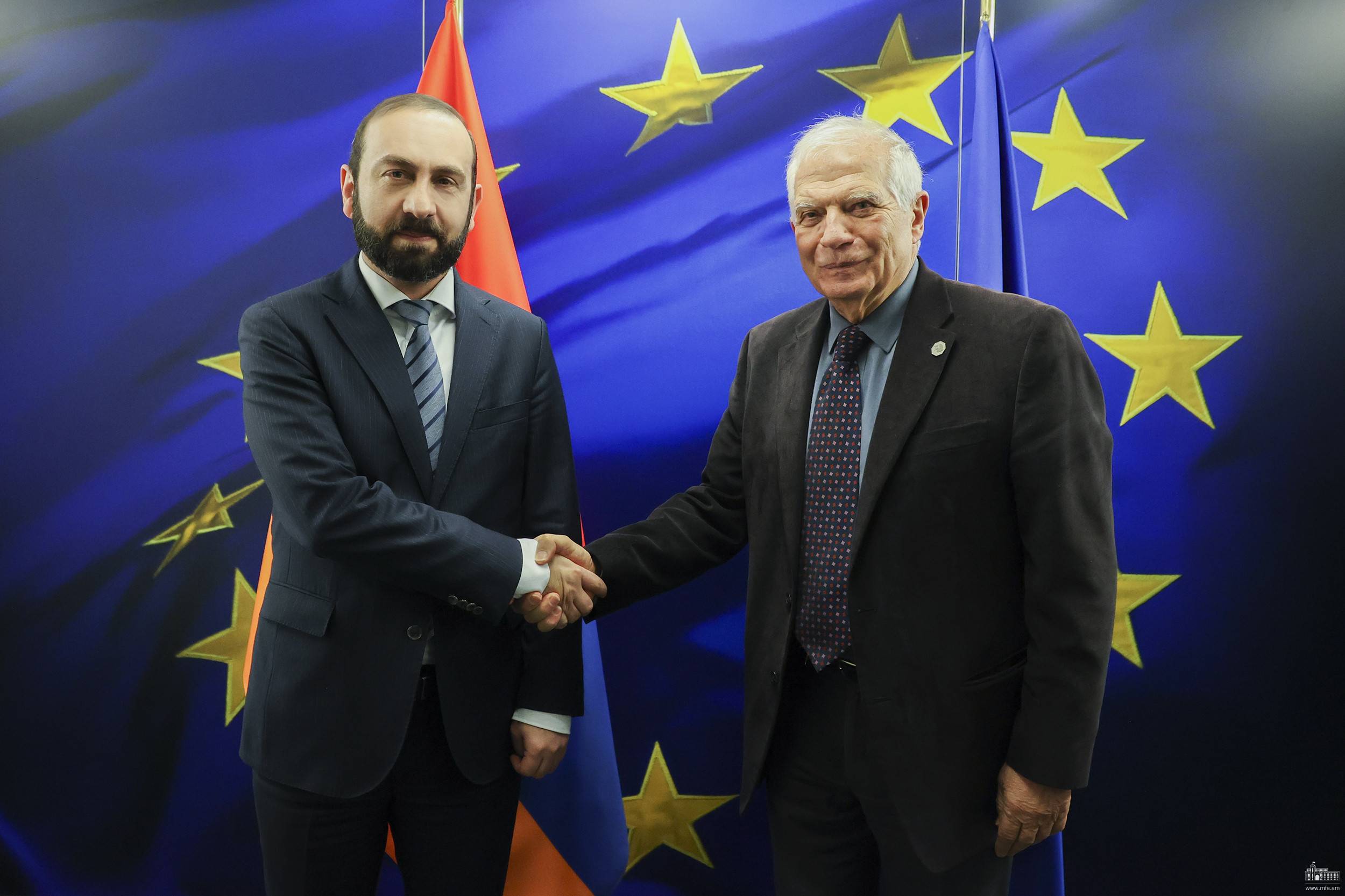 Azerbaijan should immediately stop blocking Lachin Corridor: Ararat Mirzoyan to Josep Borrell