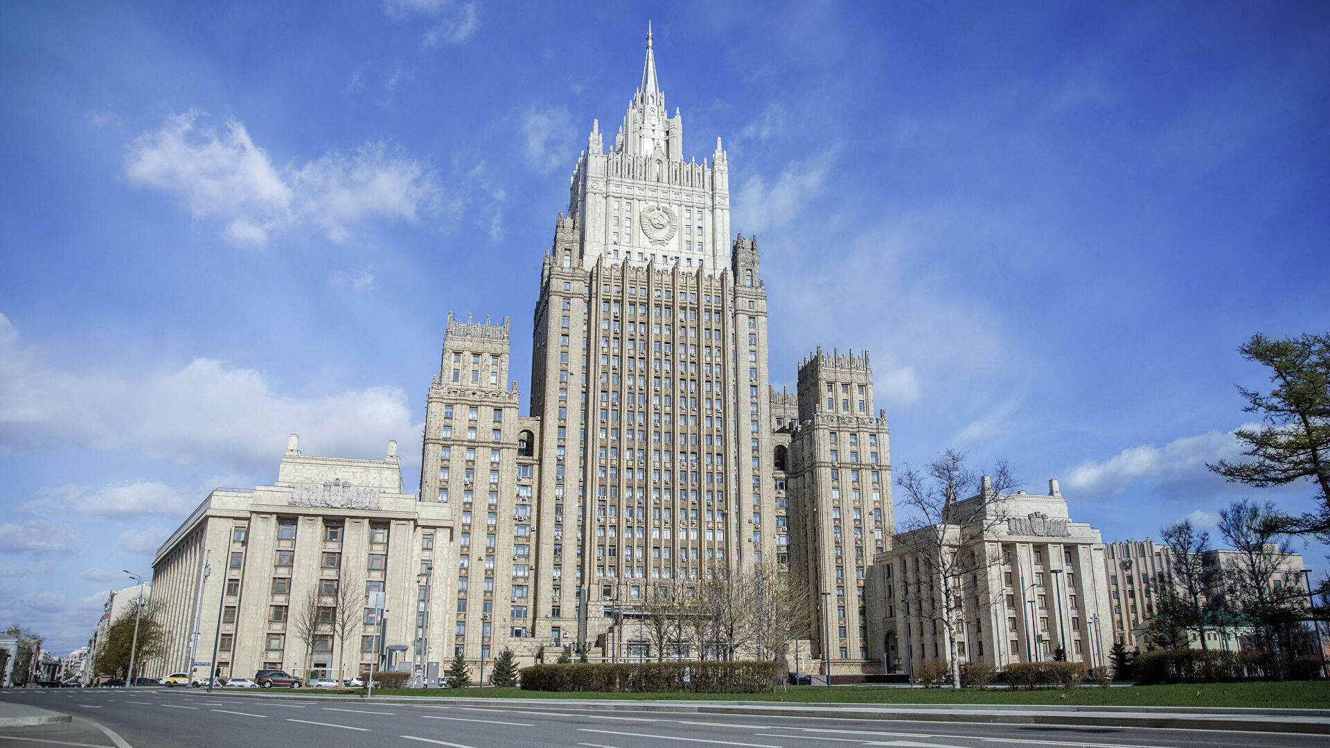 здания министерств в москве