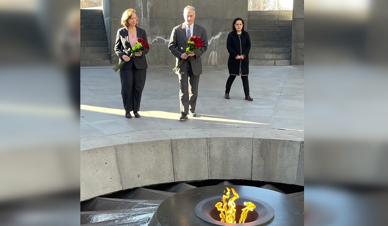 Louis Bono paid tribute to memory of Armenian Genocide victims