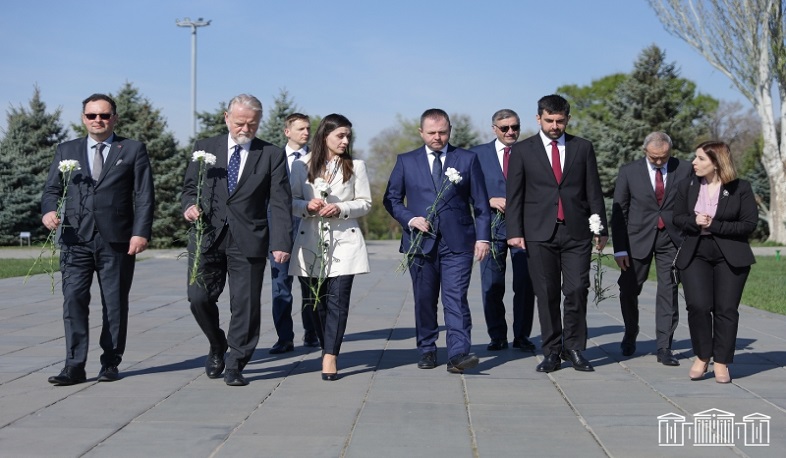 Delegation of National Council of Slovakia lays flowers at eternal fire perpetuating victims of Armenian Genocide