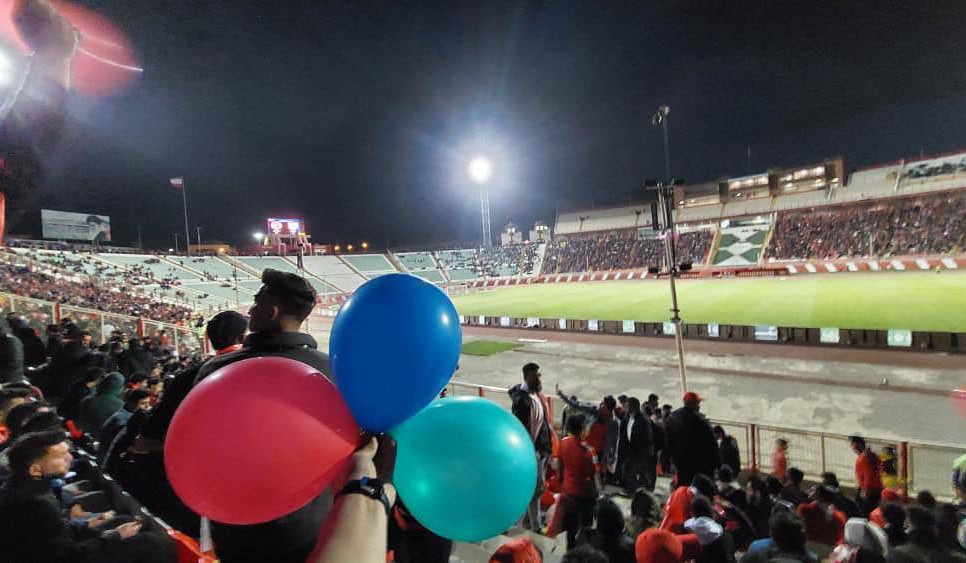 Football club fans in Tabriz showed Turkish nationalist gestures