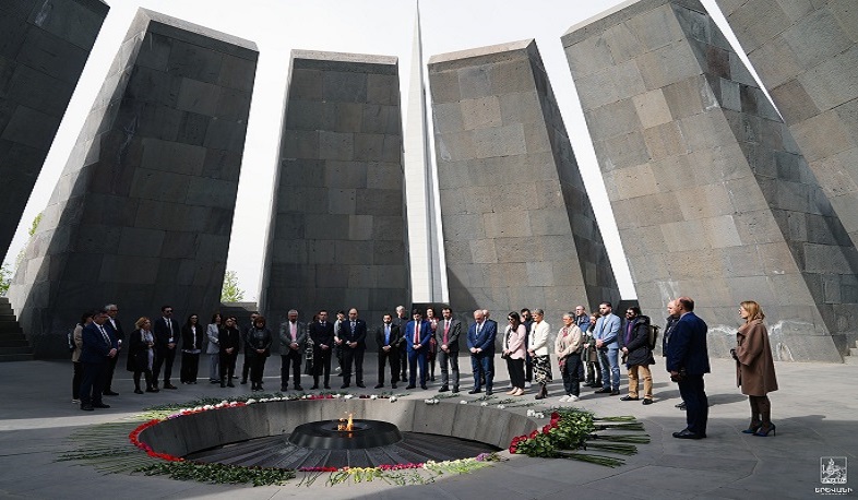 Mayor of Lyon Grégory Doucet visited Tsitsernakaberd Memorial