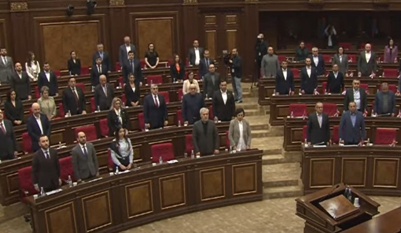 National Assembly observed a minute of silence in memory of Armenian servicemen who died as a result of Azerbaijani provocation