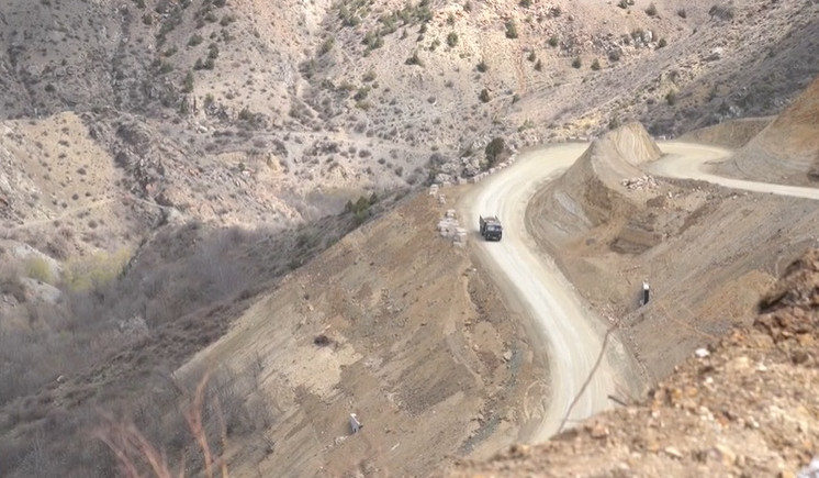 Alternative road to Tatev curves being built