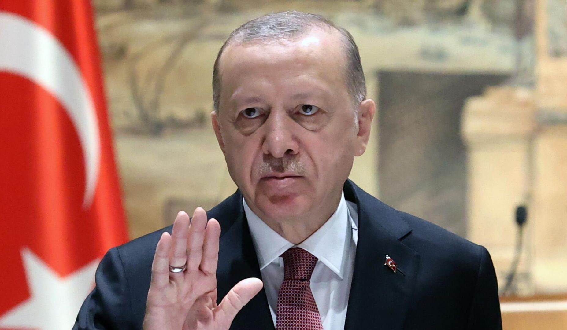 Erdoğan canlı yayında özünü pis hiss edib